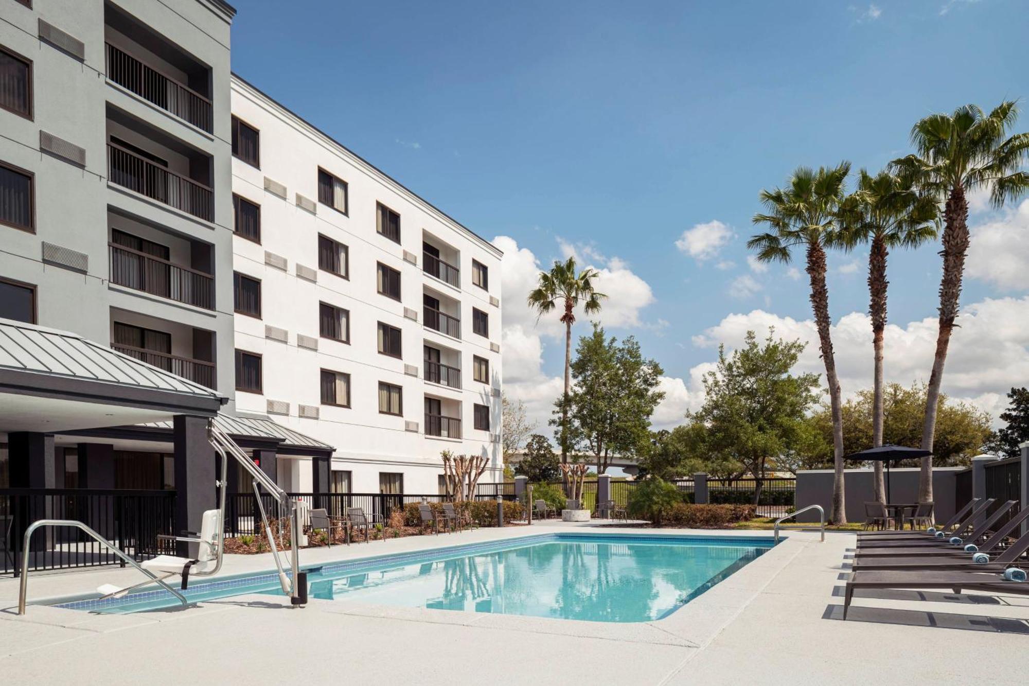 Courtyard Jacksonville Butler Boulevard Exterior photo